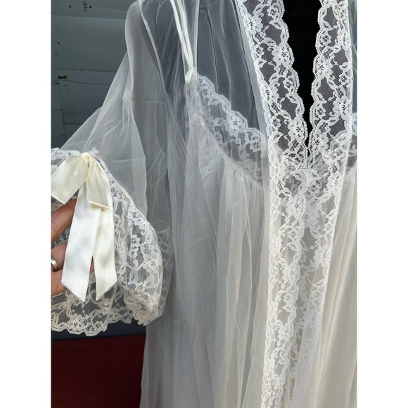 2 Vintage nightgown sets - Picture 15 of 16